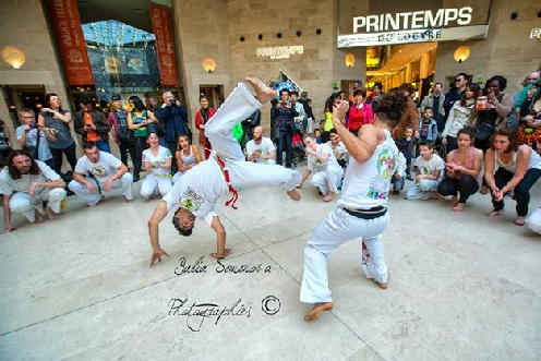 spectacle capoeira louvre caroussel